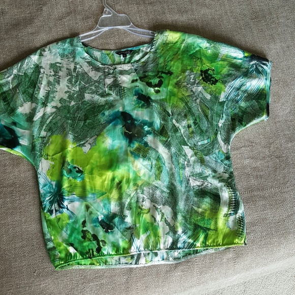 Silky Top from Laura - Picture 2 of 8